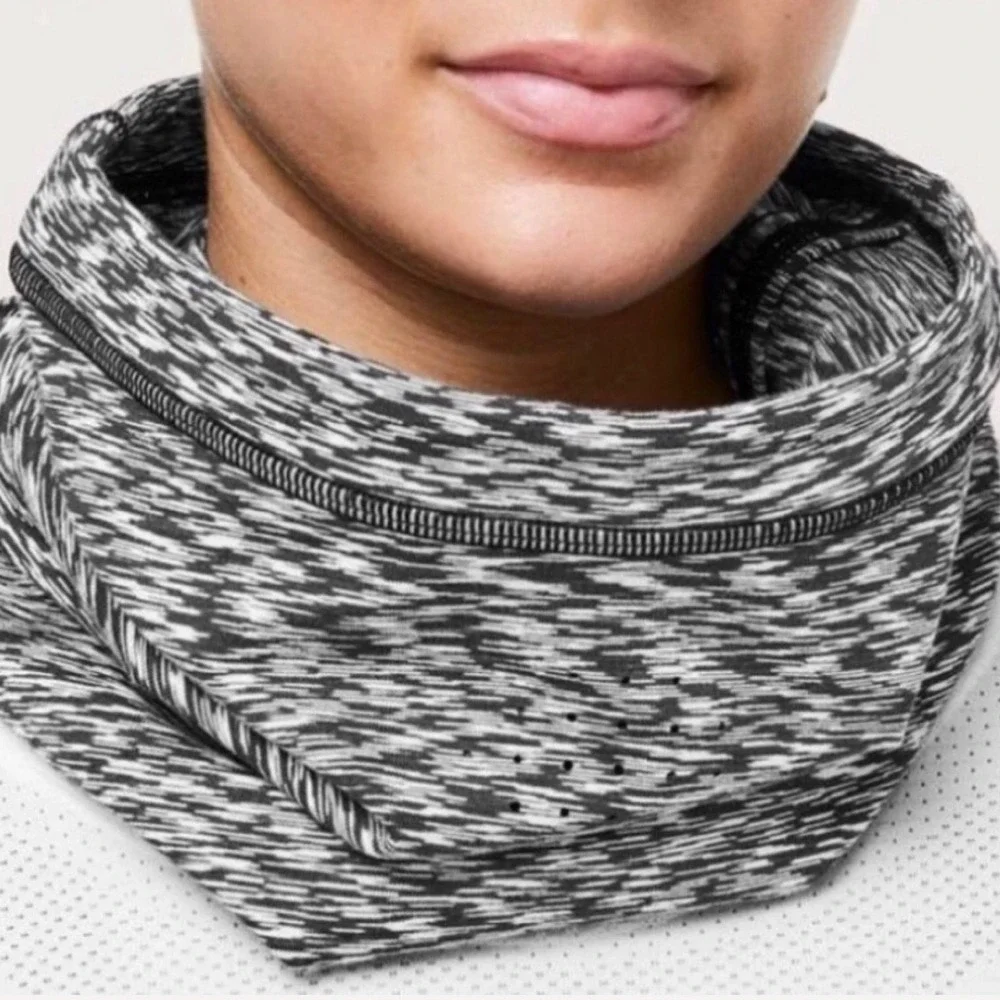 Lululemon Cross Chill Run Neckwarmer‎ Gaiter Space Dye Black White Reflective